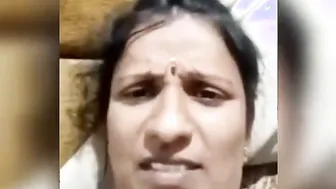 Mature Aunty Stripping And Fingering On Video Call For Lover