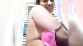 Mature Aunty Stripping And Fingering On Video Call For Lover