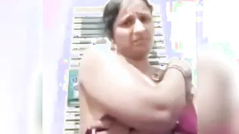 Mature Aunty Stripping And Fingering On Video Call For Lover