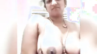 Mature Aunty Stripping And Fingering On Video Call For Lover