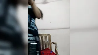 Sexy Thick Aunty Spreading Wide Fingering Her Wet Cunt Hard