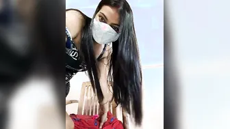 Sexy Thick Aunty Spreading Wide Fingering Her Wet Cunt Hard