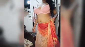 Busty Babe Flashing Her Huge Tits And Nipples While Teasing