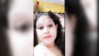 Horny Housewife Accidentally Flashing Her Wet Pussy On Webcam