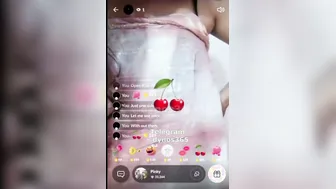 Sexy Babe Doing A Naughty Live Show Stripping Everything