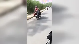 Aunty Jerking Off Her Boyfriend On The Back Of His Bike