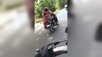 Aunty Jerking Off Her Boyfriend On The Back Of His Bike