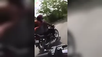 Aunty Jerking Off Her Boyfriend On The Back Of His Bike