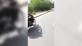 Aunty Jerking Off Her Boyfriend On The Back Of His Bike