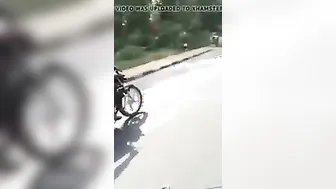 Aunty Jerking Off Her Boyfriend On The Back Of His Bike