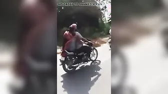 Aunty Jerking Off Her Boyfriend On The Back Of His Bike