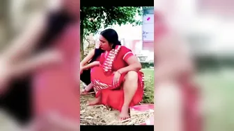 Married Woman Accidentally Flashing Her Pussy To Delivery