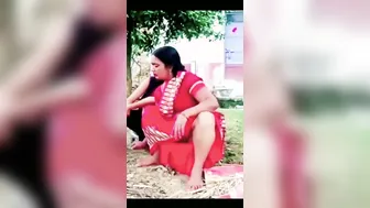 Married Woman Accidentally Flashing Her Pussy To Delivery