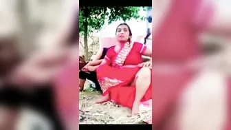 Married Woman Accidentally Flashing Her Pussy To Delivery