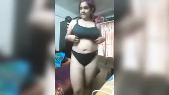 Curvy Mallu Aunty Showing Off Her Massive Natural Boobs
