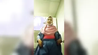 Pakistani Wife In Hijab Secretly Fucking Her Lover Raw
