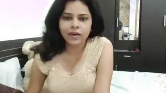 Desi Aunty Performing Solo Strip Show Live On Webcam Part 2