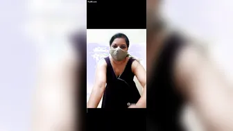 Marathi Aunty Dancing Nude On Webcam Before Fingering Herself