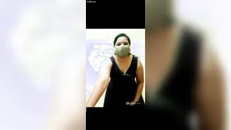 Marathi Aunty Dancing Nude On Webcam Before Fingering Herself