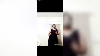 Marathi Aunty Dancing Nude On Webcam Before Fingering Herself