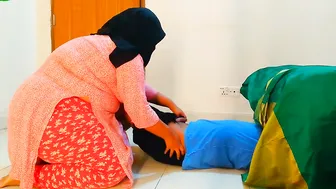 Thicc Aunty Riding Stuck Electrician Until He Fills Her Up