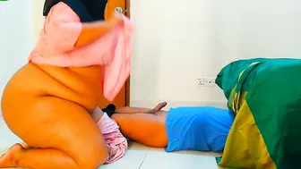 Thicc Aunty Riding Stuck Electrician Until He Fills Her Up