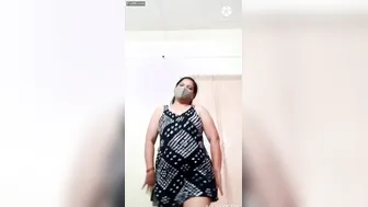 Desi Aunty Dancing Naked And Shaking Her Assets For The Cam