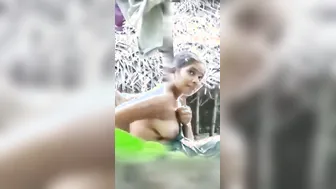 Hidden Camera Catching Curvy Aunty Soaking Wet In The Bath
