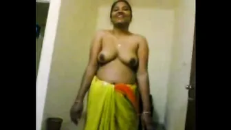 Curvy Aunty Getting Naked And Removing Her Traditional Sari