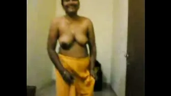 Curvy Aunty Getting Naked And Removing Her Traditional Sari