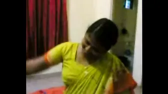 Curvy Aunty Getting Naked And Removing Her Traditional Sari