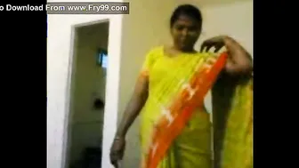 Curvy Aunty Getting Naked And Removing Her Traditional Sari