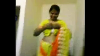 Curvy Aunty Getting Naked And Removing Her Traditional Sari