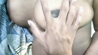 South Indian Aunty Exposing Her Huge Natural Boobs