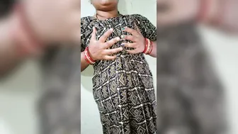 Desi Aunty Giving Handjob In Hotel Room To Young Stranger