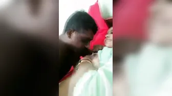 Desi Aunty Bathing Naked Showing Everything She Has To Offer