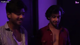 Desi Aunty Flashing Her Huge Tits From Blouse On Crowded Bus