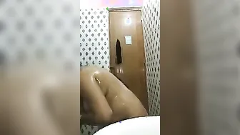 Chubby Desi Aunty Stripping And Bathing Completely Naked