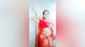 Slutty Aunty Stripping Completely Naked For The Camera