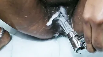 Married Woman Masturbating Her Pink Pussy With Shower Head