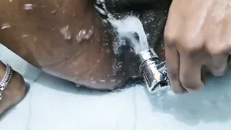 Married Woman Masturbating Her Pink Pussy With Shower Head