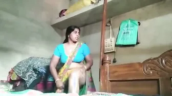 Horny Desi Aunty Spreading Her Wet Pussy Fingering Herself