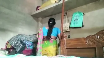 Horny Desi Aunty Spreading Her Wet Pussy Fingering Herself