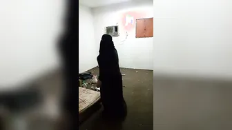 Arab Dubai Aunty Giving Sloppy Blowjob Swallowing It All