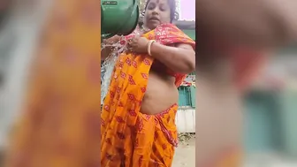 Bengali Village Aunty Soaping Her Thick Body In Outdoor Bath