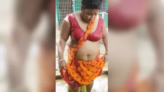Bengali Village Aunty Soaping Her Thick Body In Outdoor Bath