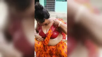 Bengali Village Aunty Soaping Her Thick Body In Outdoor Bath