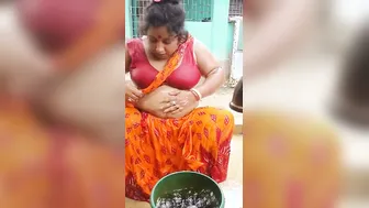 Bengali Village Aunty Soaping Her Thick Body In Outdoor Bath