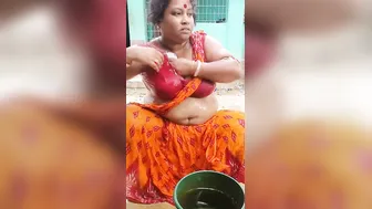 Bengali Village Aunty Soaping Her Thick Body In Outdoor Bath