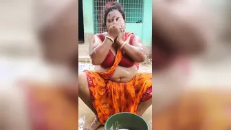 Bengali Village Aunty Soaping Her Thick Body In Outdoor Bath